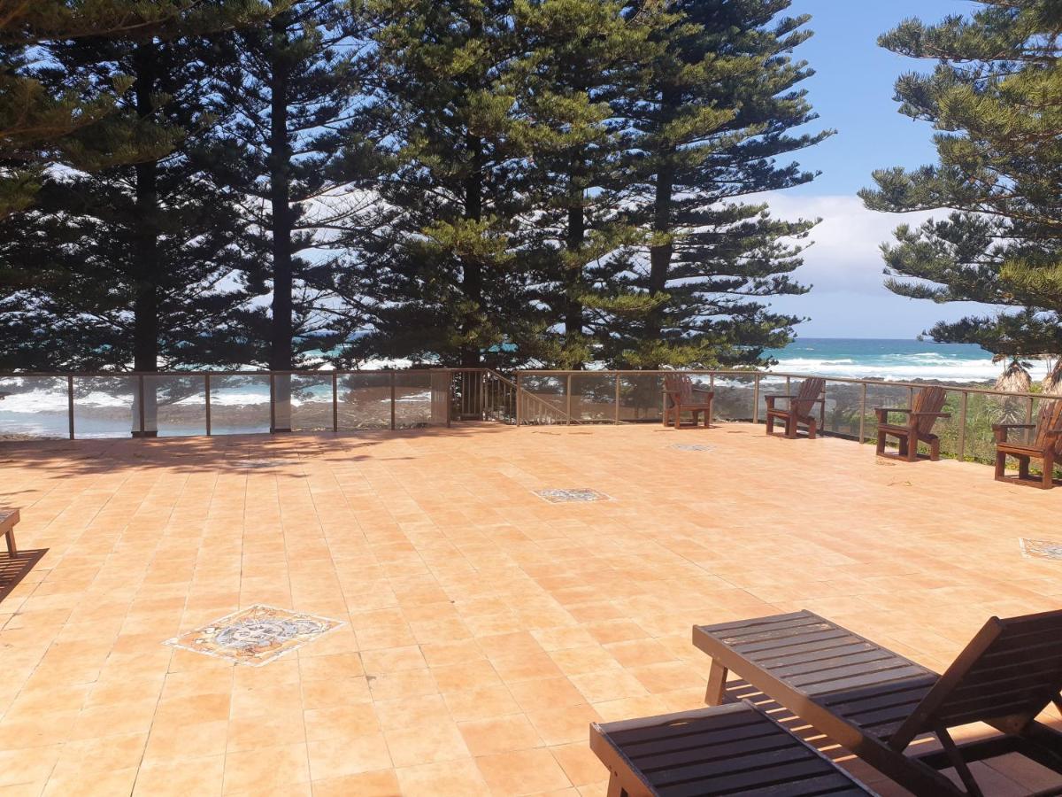 Sea Otters Lodge Kini Bay エクステリア 写真