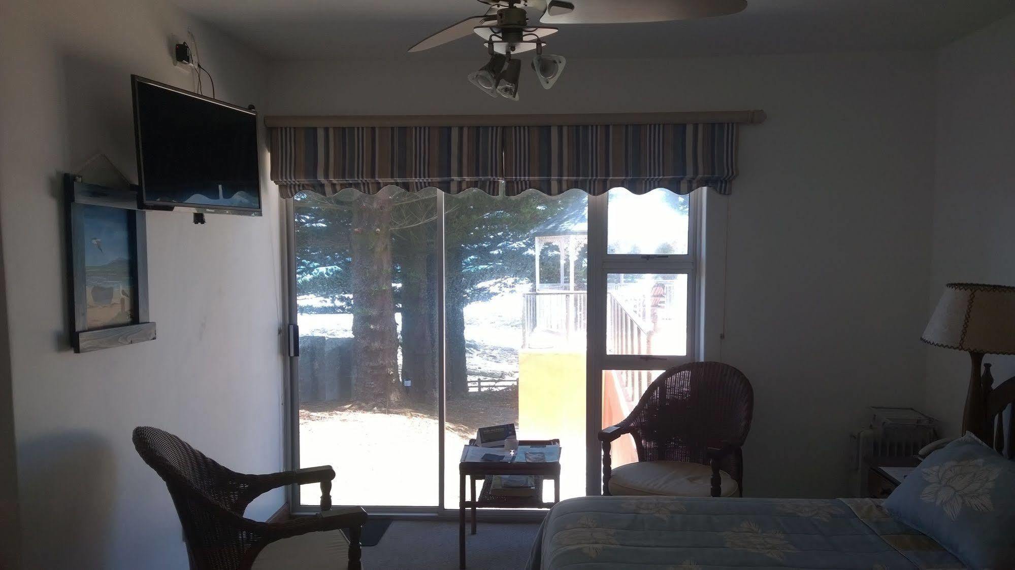 Sea Otters Lodge Kini Bay エクステリア 写真