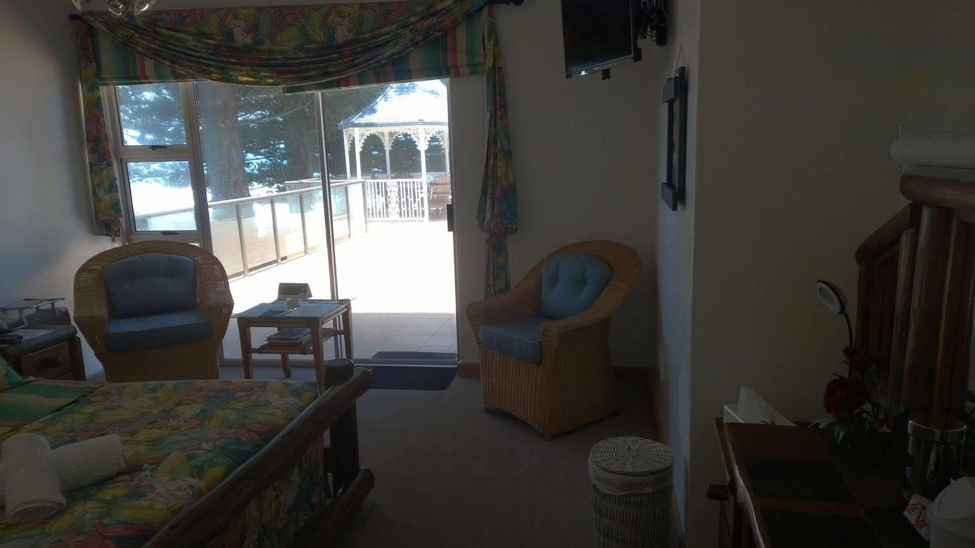 Sea Otters Lodge Kini Bay エクステリア 写真
