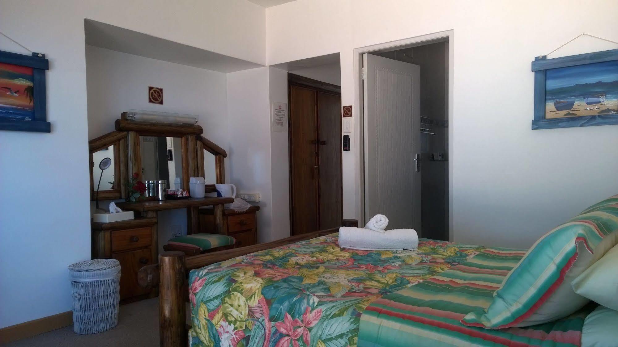 Sea Otters Lodge Kini Bay エクステリア 写真