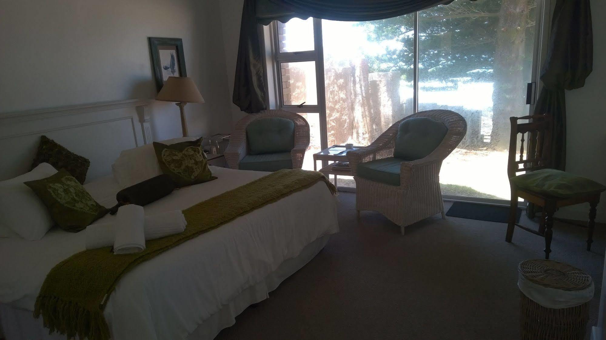 Sea Otters Lodge Kini Bay エクステリア 写真
