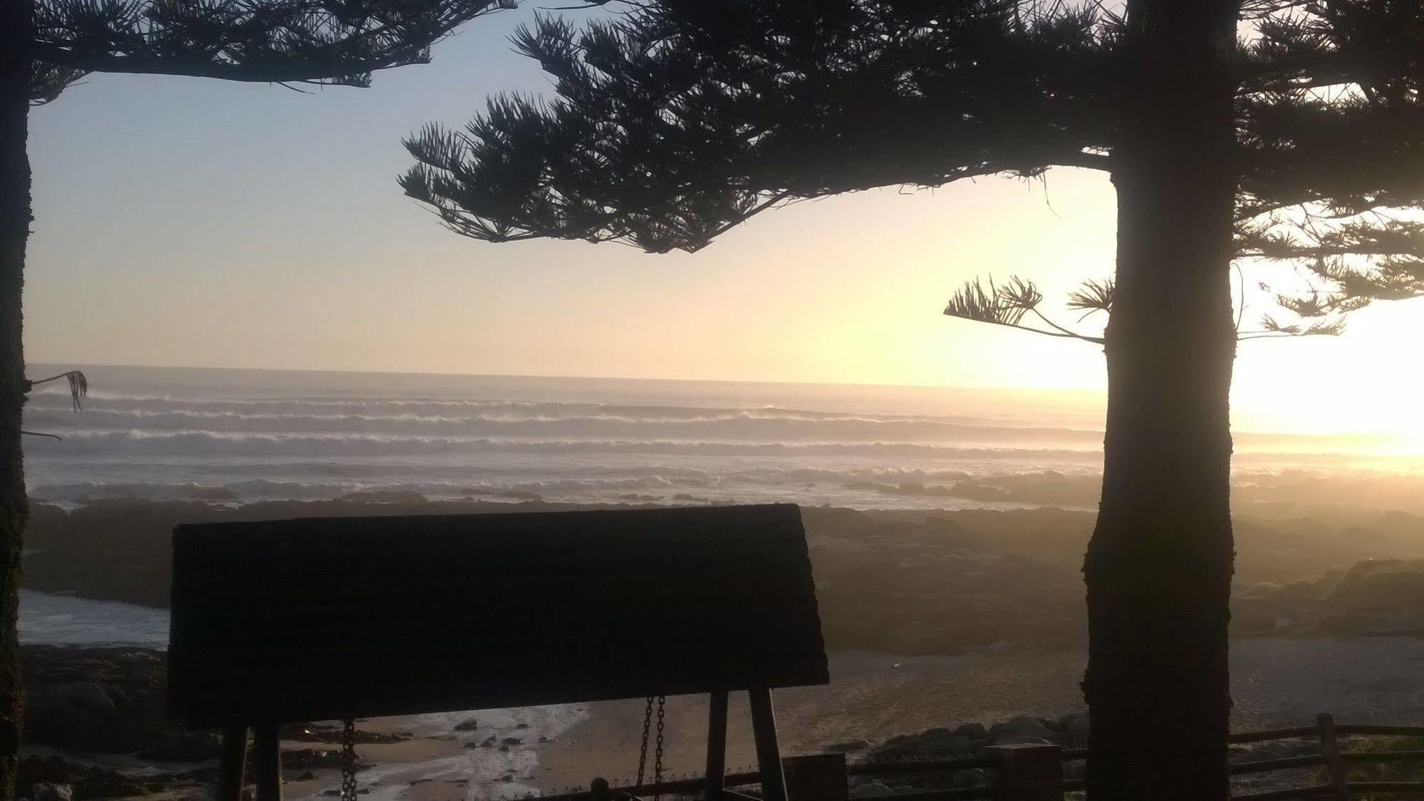 Sea Otters Lodge Kini Bay エクステリア 写真